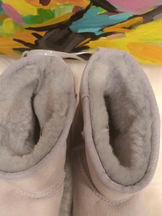 UGG  Boots - Picture 5 of 10